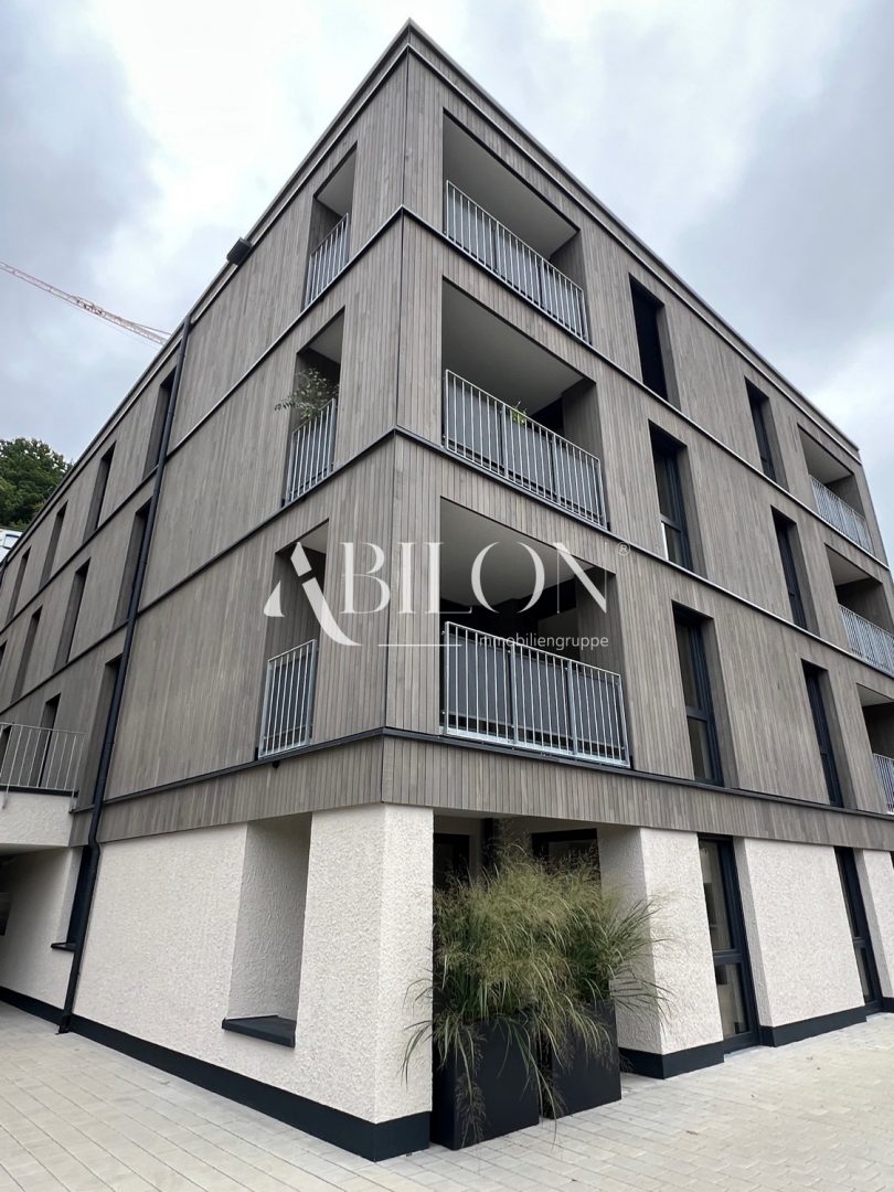 Haus Blick auf Balkon der Wohnung