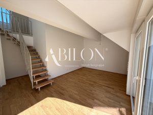 Wohnzimmer - Sicht Zugang zur Empore