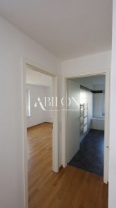 Diele - Sicht zum Badezimmer