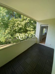 Großer Balkon (Wohnzimmerseite)
